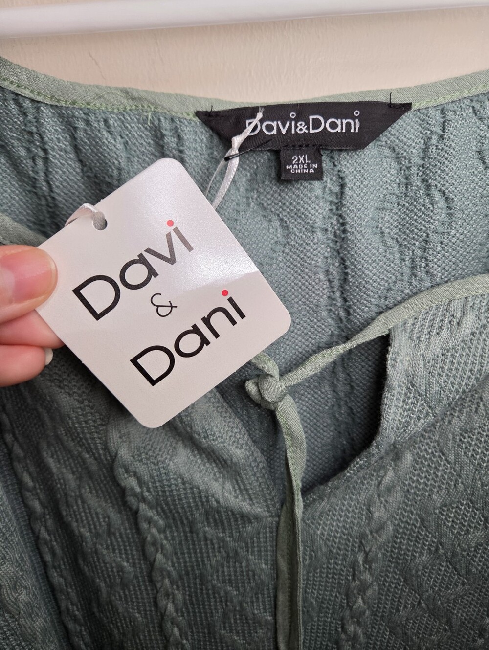 Women's Davi & Dani Green Boho Tie Neckline Top Sz 2XL NWT - Picture 7 of 9